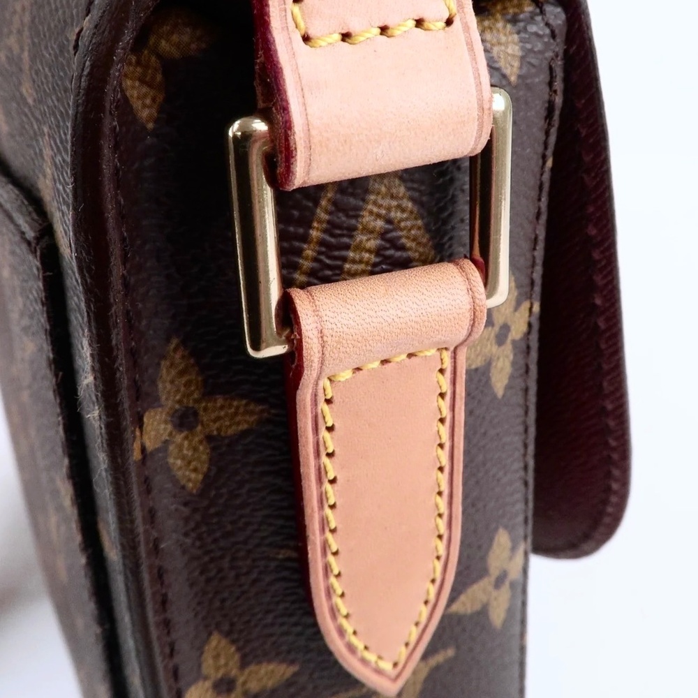 Louis Vuitton Saint Cloud MM Crossbody - Picture 6 of 13